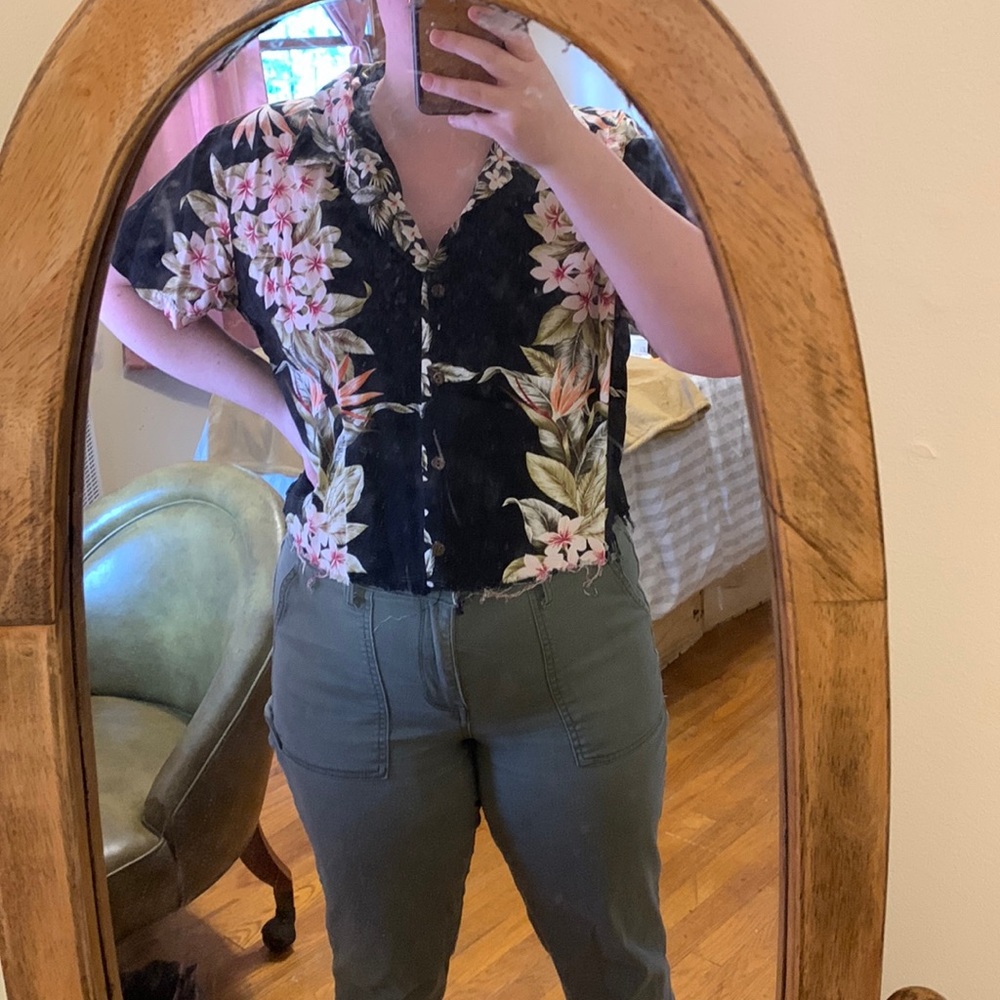 Cropped Hawaiian